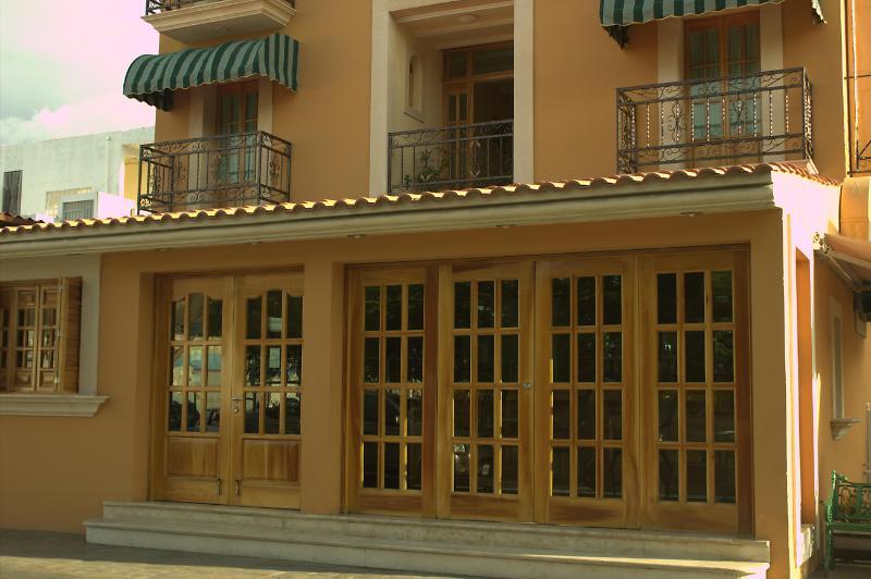 Cancun International Suites Екстериор снимка